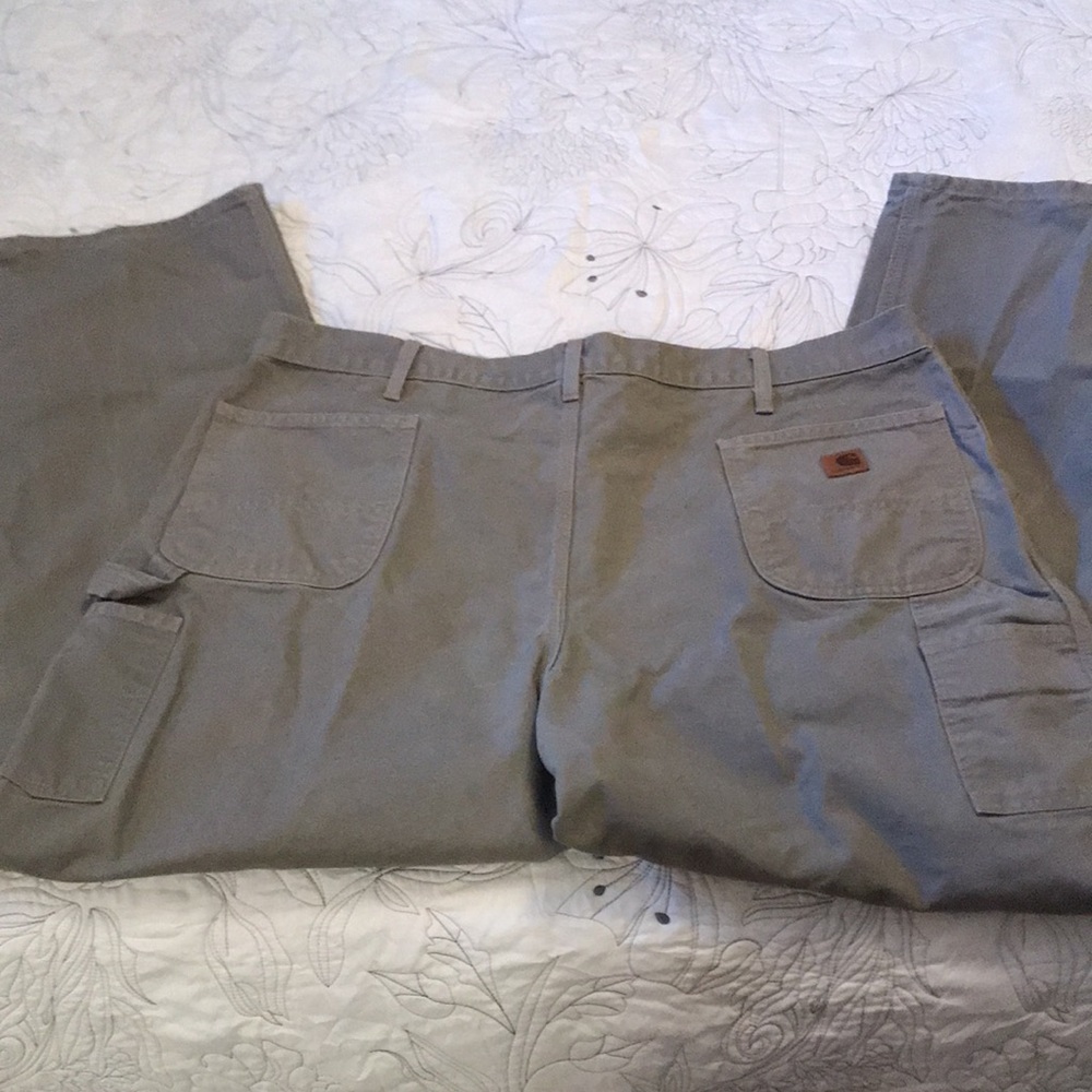 Men’s Carhartt 44x32 pants - Picture 3 of 5